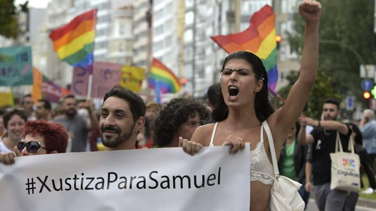 Manifestaci&oacute;n polo D&iacute;a do Orgullo LGBTI de 2023 na Coru&ntilde;a demandando xustiza para Samuel. (Foto: M. Dylan / Europa Press)