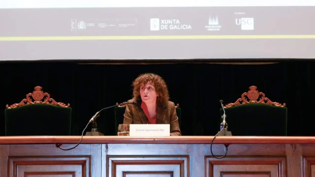 A alcaldesa de Santiago, Goretti Sanmart&iacute;n, na xornada de debate sobre o modelo tur&iacute;stico. (Foto: N&oacute;s Diario)