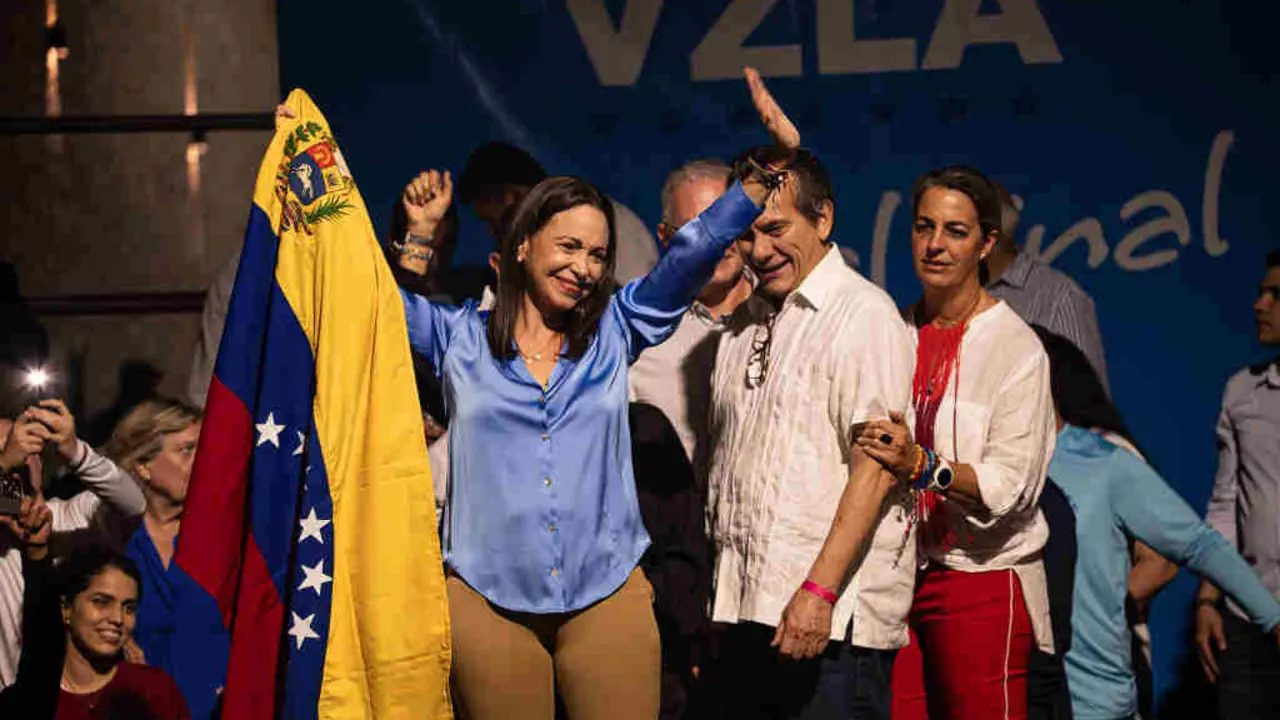 Maria Corina Machado celebra el resultado anunciado por la Comisi&oacute;n Nacional de Primarias en el que se le da como ganadora de las elecciones primarias de la oposici&oacute;n venezolana