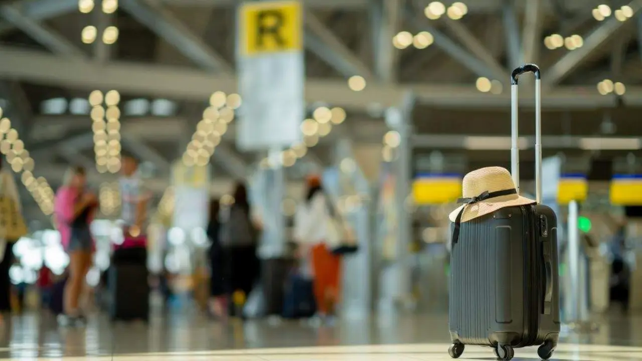 Unha maleta nun aeroporto (Foto: N&oacute;s Diario)