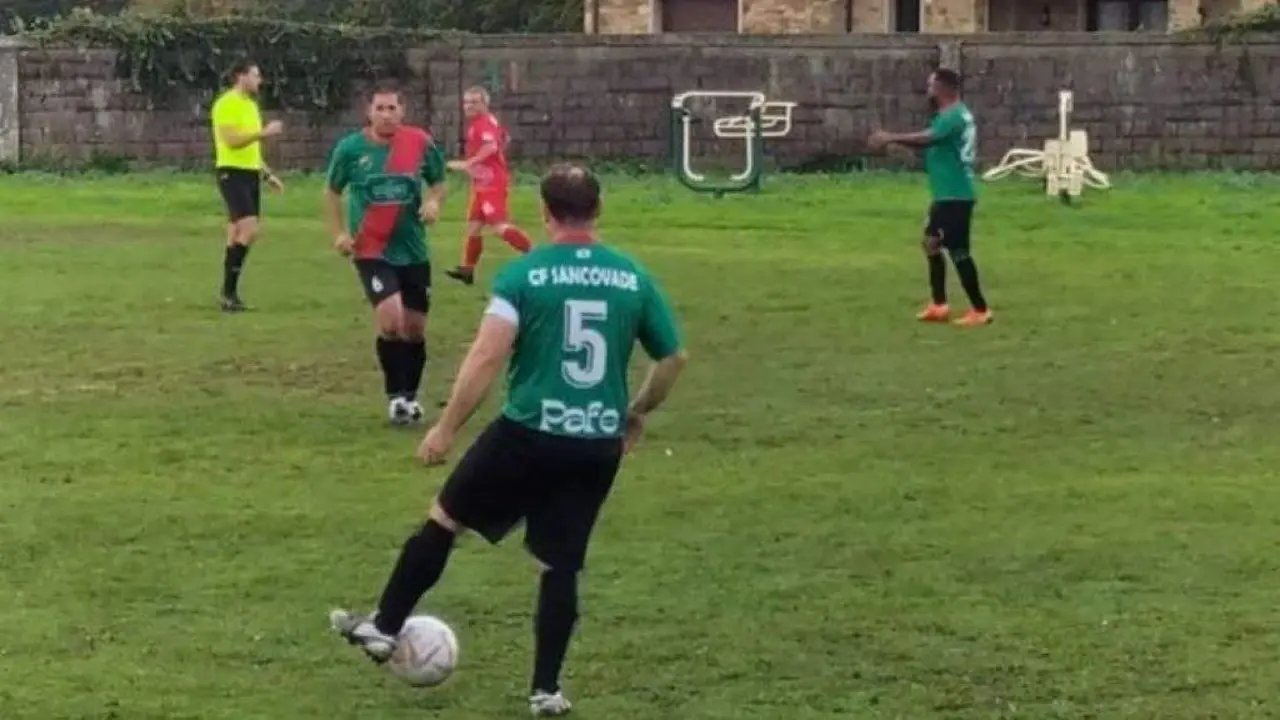 Un intre do partido entre o Sancovade e o Castro do pasado s&aacute;bado, suspendido no minuto 69. (Foto: CFV Sancovade)