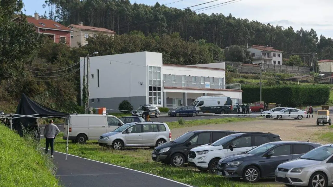 Dispositivo policial despregado no lugar no que se produciu o tiroteo. (Foto: M. Dylan / Europa Press)