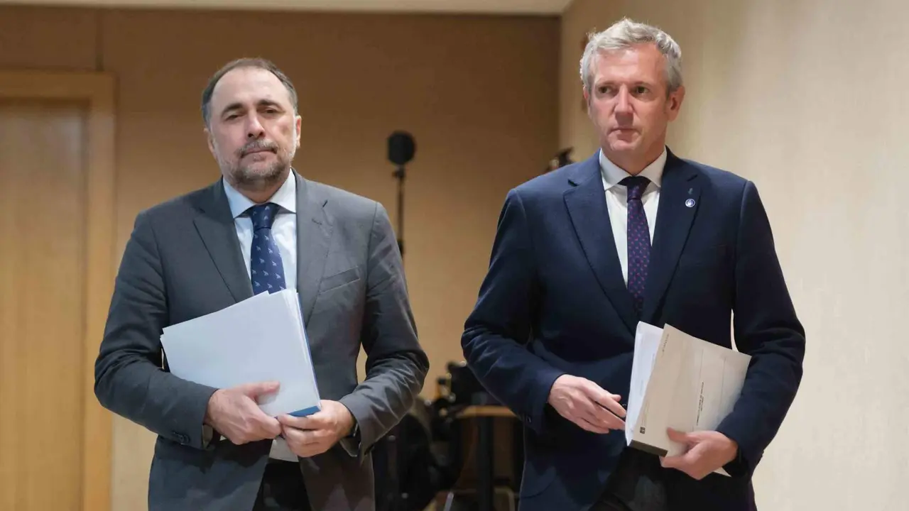 Julio Garc&iacute;a Comesa&ntilde;a e Alfonso Rueda, esta quinta feira (Foto: David Cabez&oacute;n / Xunta).