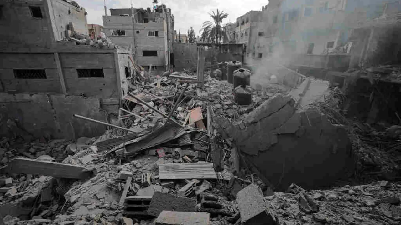 Edificio destru&iacute;do no campo de refuxiados de Bureij, no centro de Gaza, por un bombardeo israel&iacute; (Foto: Rizek Abdeljawad / Xinhua News / Contactophoto).