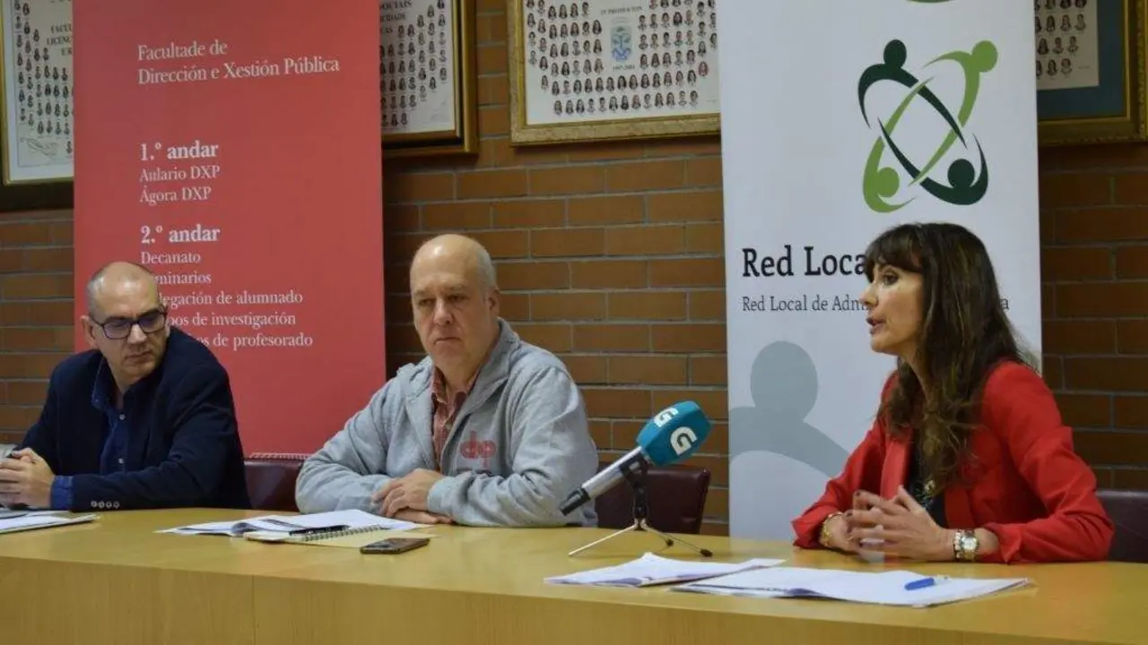 Alberto Vaquero, Enrique Varela e Concepci&oacute;n Campos, esta segunda feira en rolda de prensa. (Foto: Red Localis)