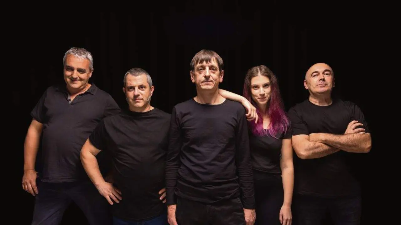 Mario Grela, Paco Cerdeira, Xos&eacute; Bocixa, Laura Romero e Manuel Garc&iacute;a son os integrantes actuais de Z&euml;nzar. (Foto: Pixel&iacute;n Photo)