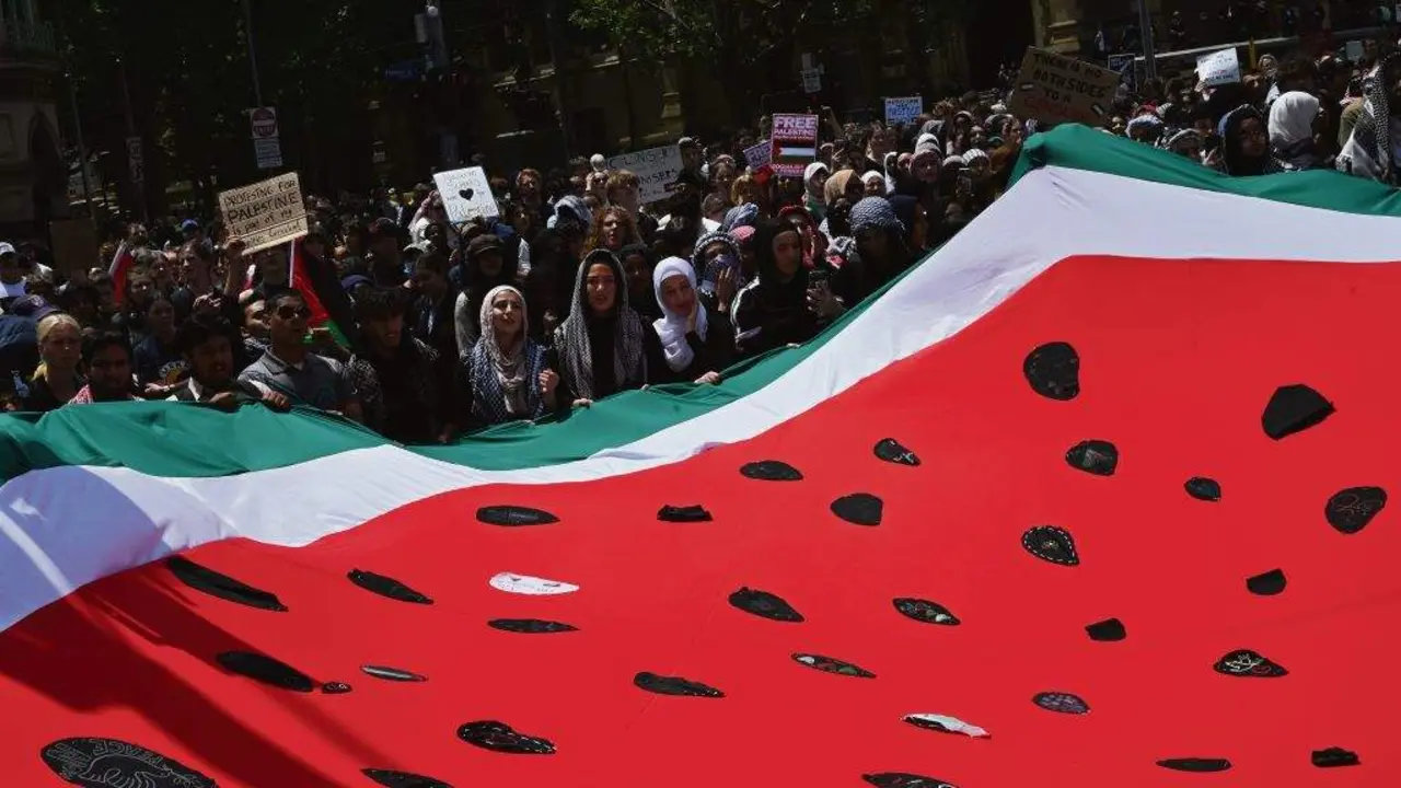 Manifestaci&oacute;n estudantil en defensa de Palestina decorrida onte nas r&uacute;as de Melbourne, en Australia. (Foto: AAP Image / DPA)