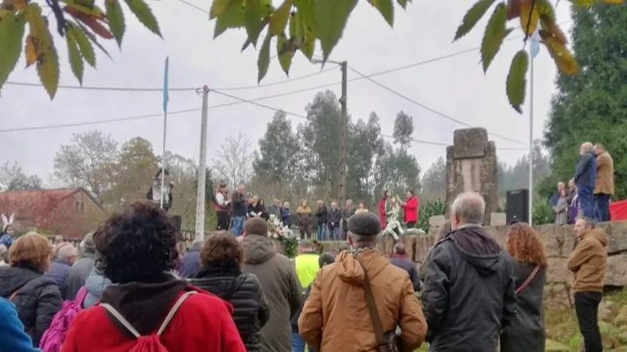Homenaxe aos m&aacute;rtires de Sobredo, en Tui. (Foto: N&oacute;s Diario)