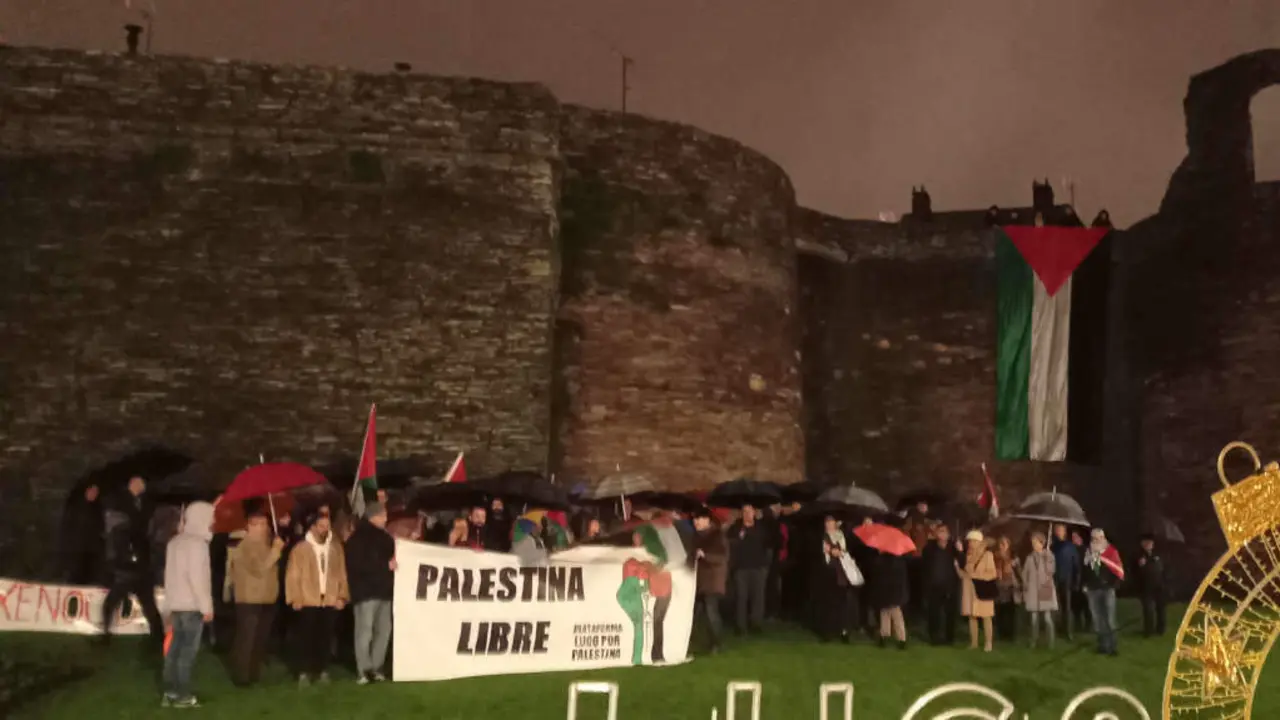 Concentraci&oacute;n en  Lugo, onte (Foto: Lugo por Palestina).