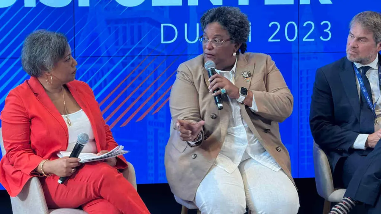 Mia Mottley (centro) hoxe. (Foto: N&oacute;s Diario)