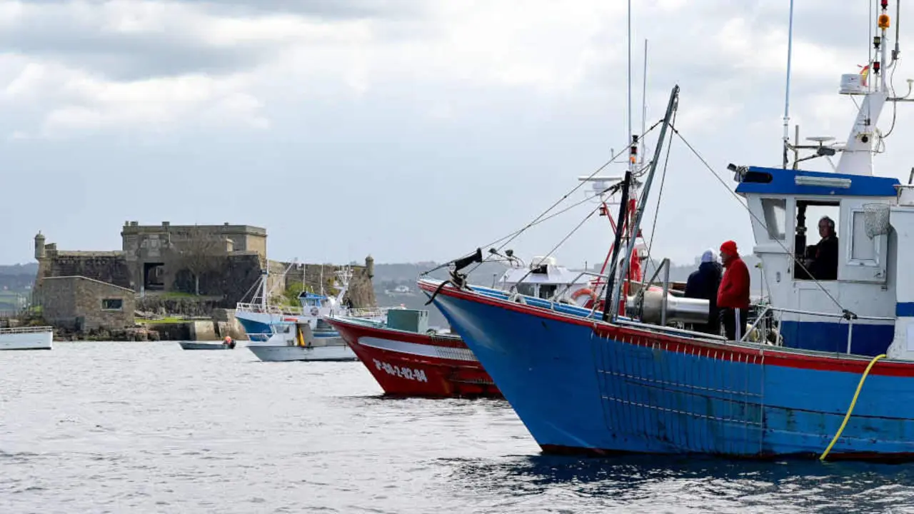 Barcos de frota artesanal na Coru&ntilde;a (Foto: M. Dylan / Europa Press).