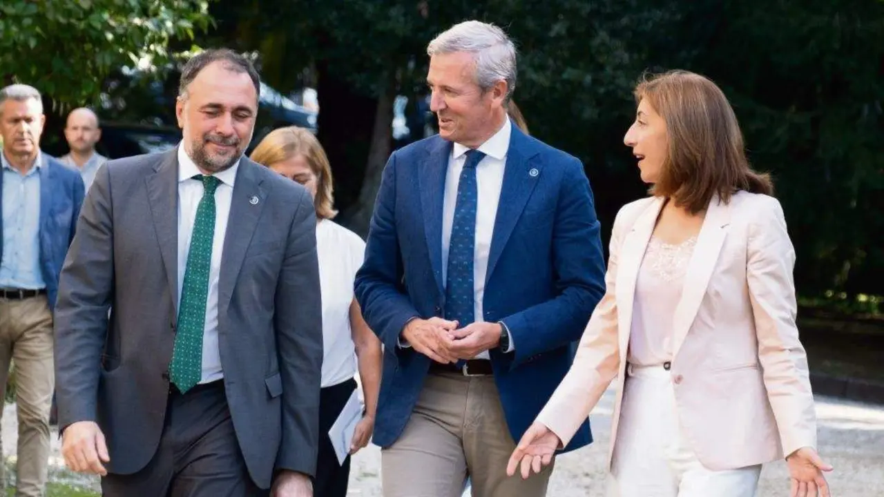 Julio Garc&iacute;a Comesa&ntilde;a, Alfonso Rueda e &Aacute;ngeles V&aacute;zquez nunha foto de arquivo. (Foto: Xunta da Galiza)