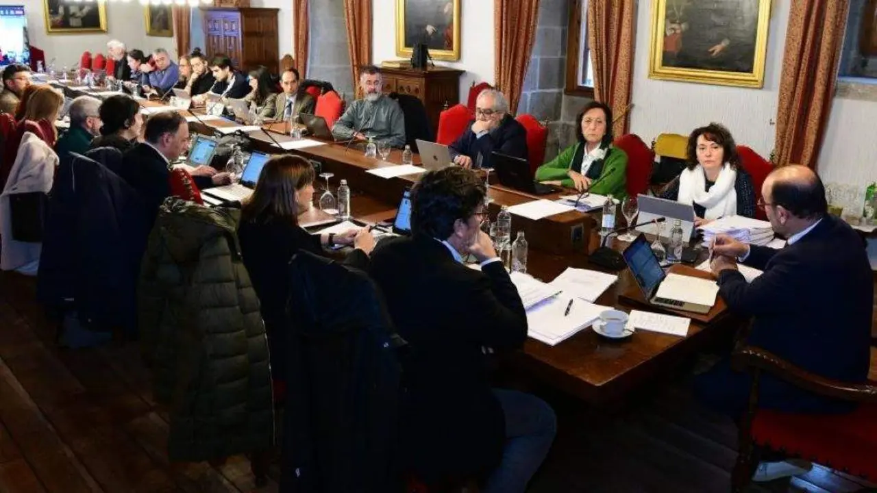 O Consello de Goberno da USC aprobou os orzamentos de 2024. (Foto: Santi Alvite)