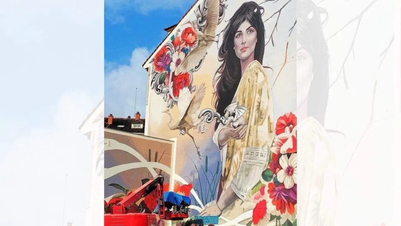 Detalle do mural 'A dona do esteiro', de Lula Goce, situado na Ramallosa de Nigr&aacute;n. (Foto: Europa Press)