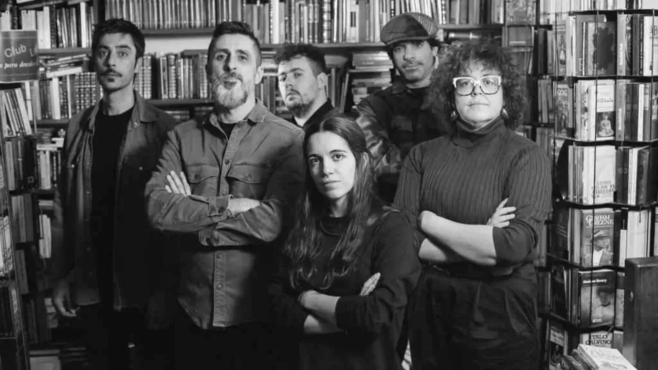 Loita Amada. Arriba: Iv&aacute;n Barreiro, J&aacute;sper, Am&oacute;s Varela e Iv&aacute;n Bern&aacute;rdez. Abaixo: Xiana Naval e Mar&iacute;a Prado (Foto: Cande Lora).