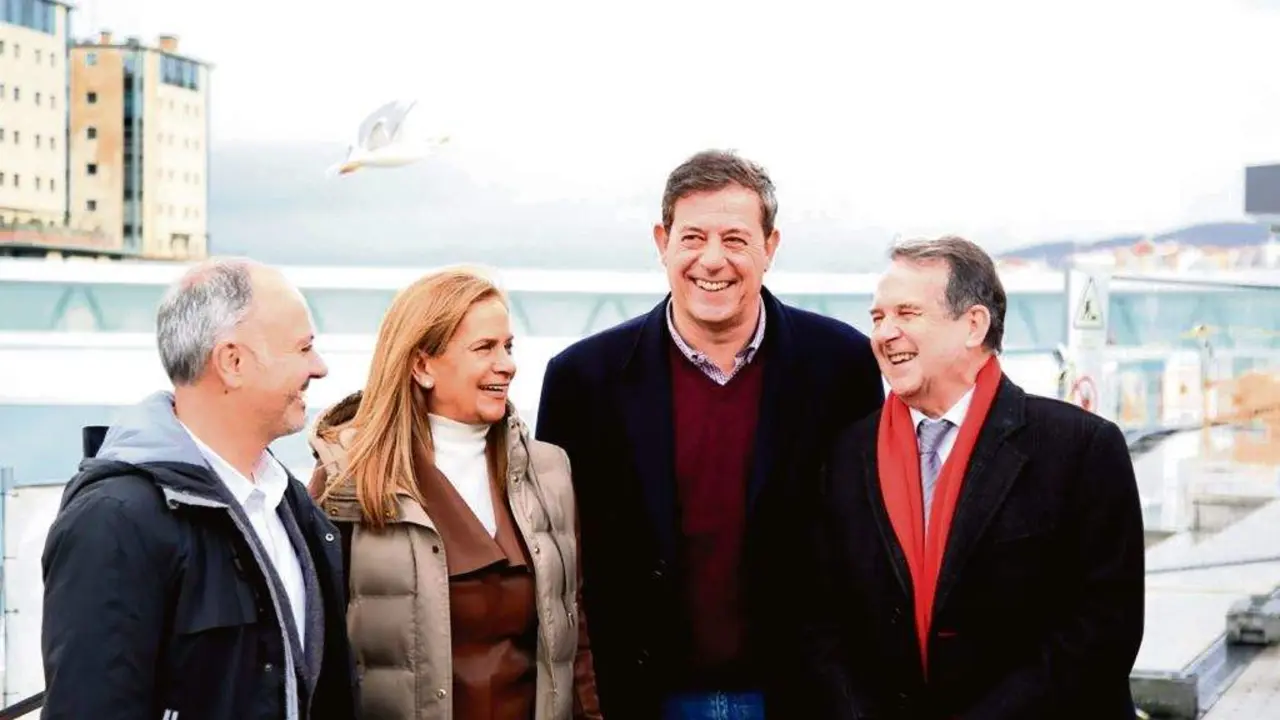 David Regades, Carmela Silva, Jos&eacute; Ram&oacute;n G&oacute;mez Besteiro e Abel Caballero, esta quinta feira, en Vigo. (Foto: N&oacute;s Diario)