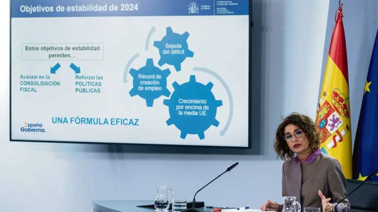 Mar&iacute;a Jes&uacute;s Montero tras o Consello de Ministros que aprobou os obxectivos de estabilidade e o teito do gasto non financeiro para 2024. (Foto: Alberto Ortega / Europa Press)