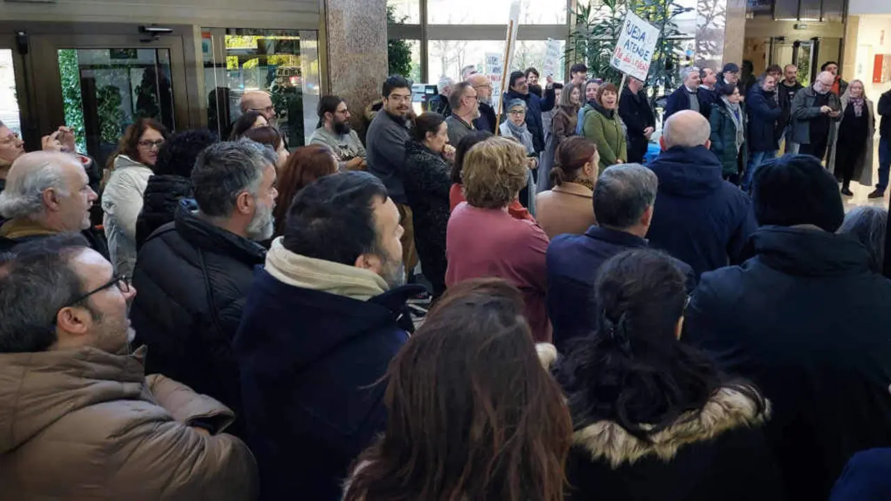 Protesta do persoal da CRTVG esta quinta feira (Foto: N&oacute;s Diario).
