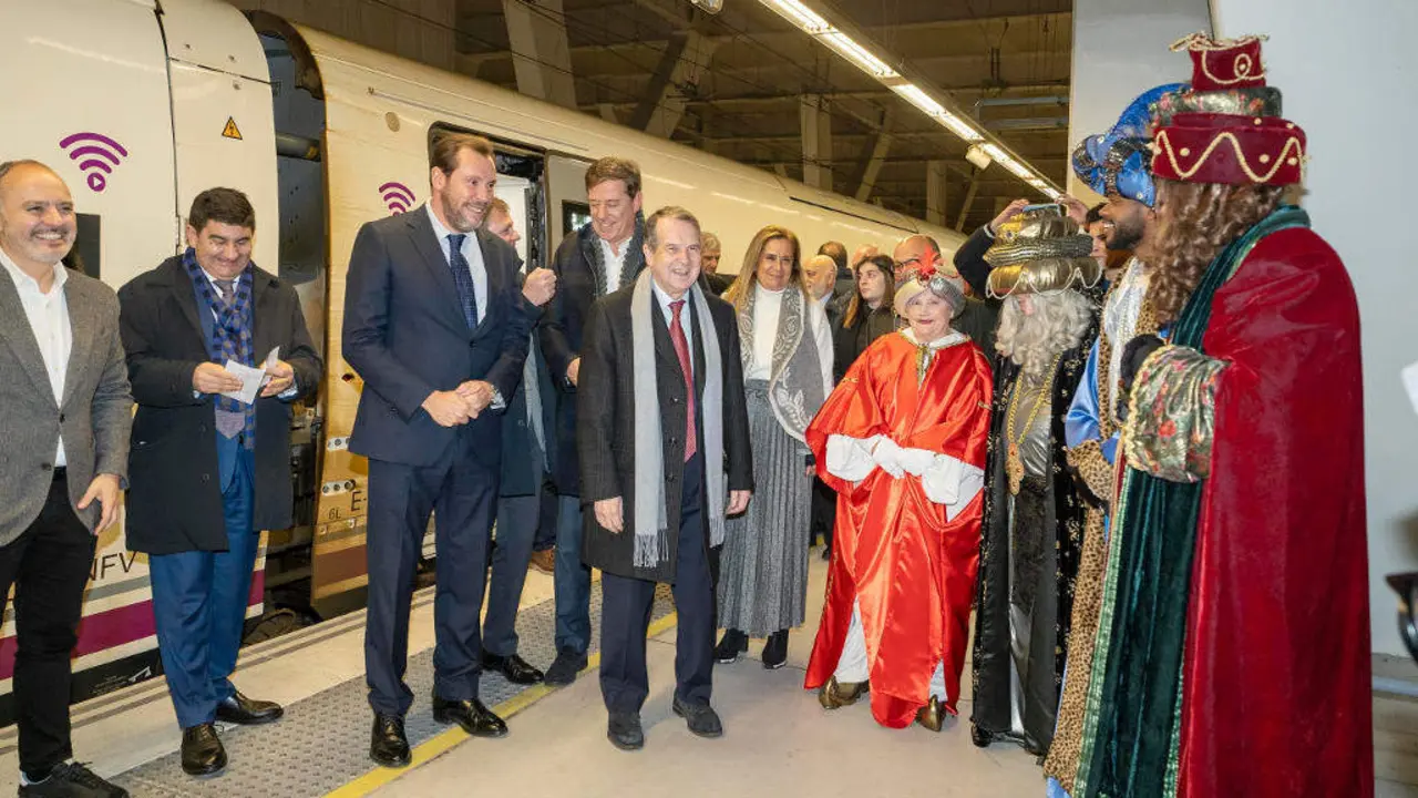 EuropaPress_5669148_i_d_ministro_transportes_movilidad_sostenible_oscar_puente_candidato_psdeg