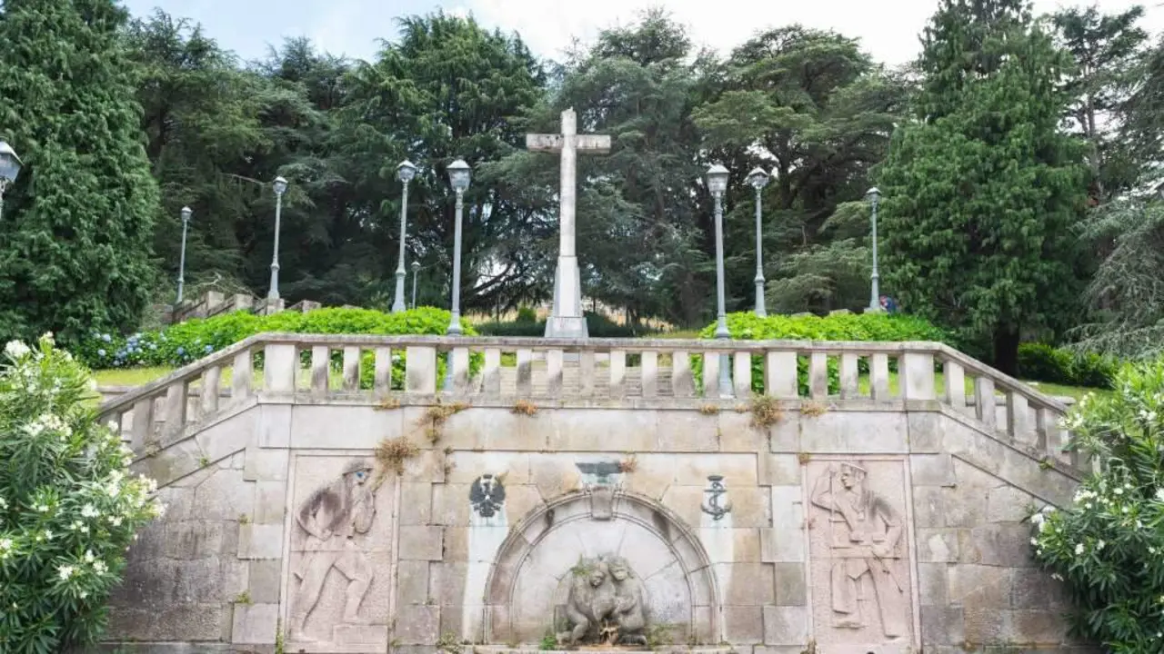 Cruz franquista situada no monte do Castro de Vigo. (Foto: Liliya Trott)