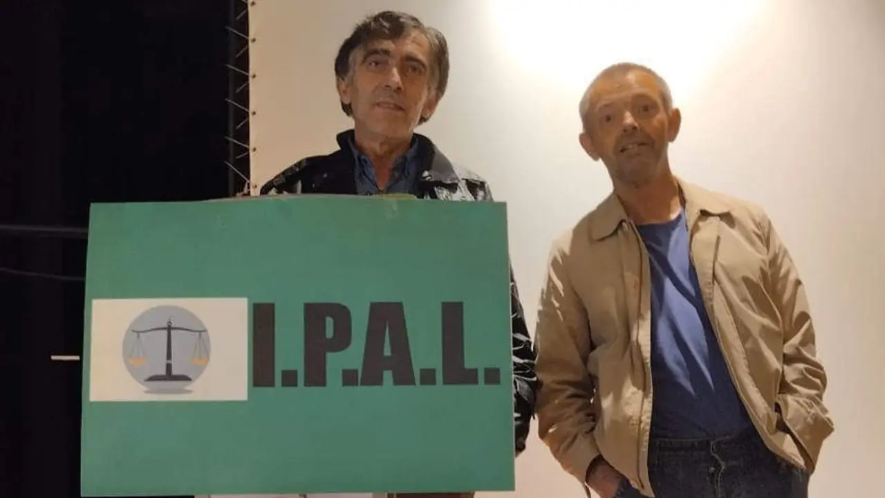 Juan Andr&eacute;s Ruiz, l&iacute;der de Izquierda por Almer&iacute;a, &aacute; esquerda da foto. (Foto: Europa Press)