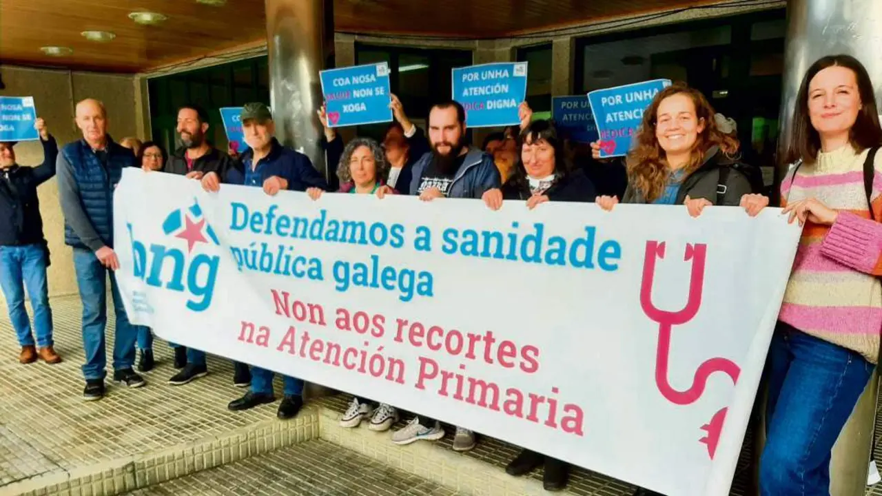Castro e Rodil (&aacute; dereita), esta terza feira, nunha protesta en Castroverde. (Foto: N&oacute;s Diario)