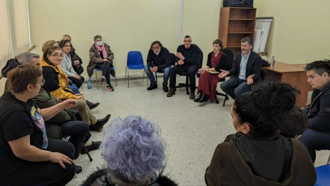 Marta Lois e Ram&oacute;n Sarmiento, esta terza feira, con veci&ntilde;anza de Cambados (O Saln&eacute;s). (Foto: N&oacute;s Diario)