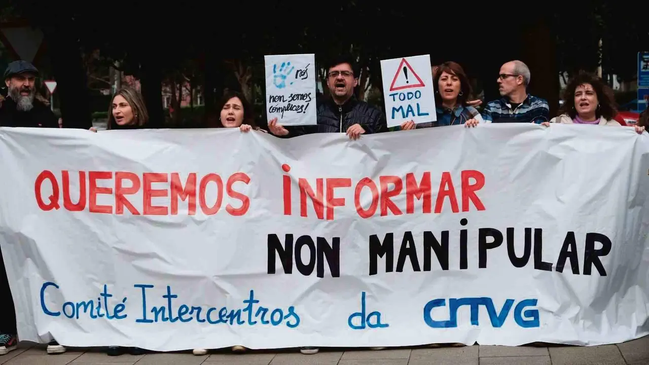 Protesta do persoal da CRTVG, en Santiago de Compostela (Foto: N&oacute;s Diario).