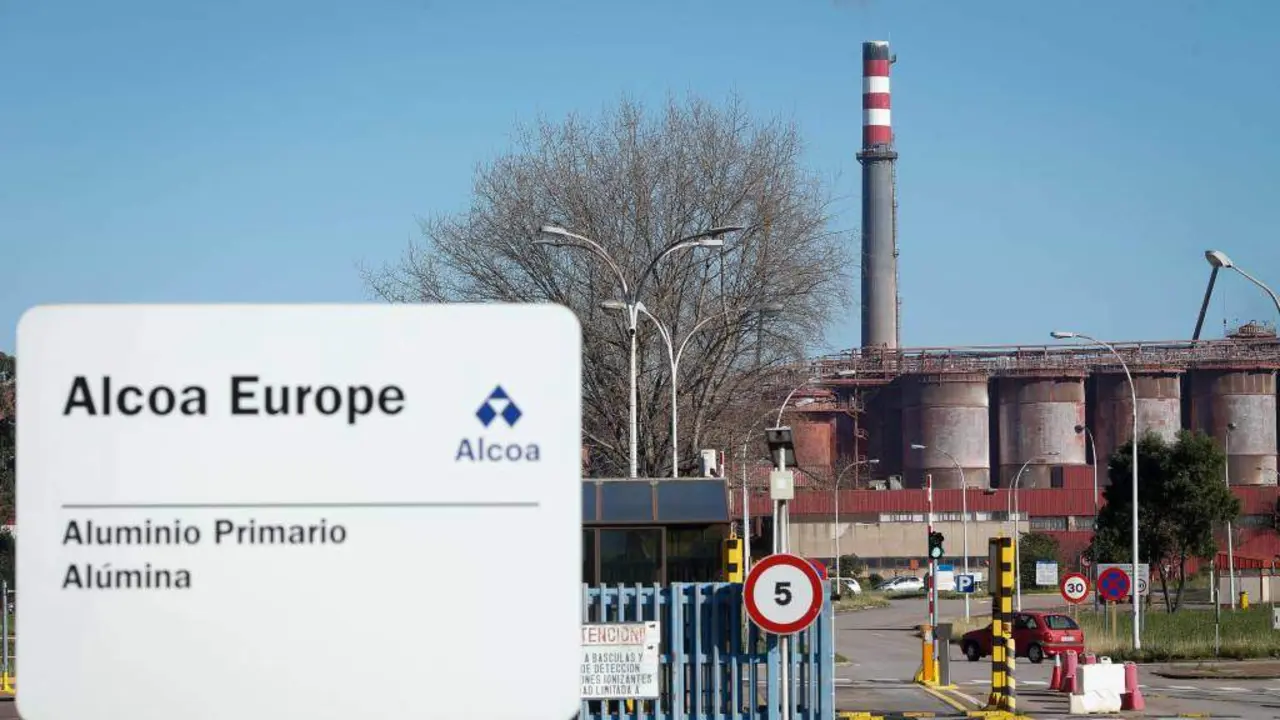 Factor&iacute;a de Alcoa en San Cibrao, Cervo. (Foto: Carlos Castro / Europa Press)