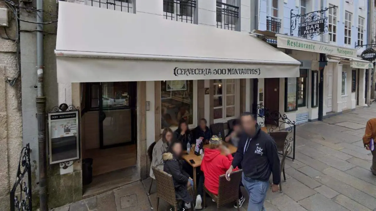Local de hostalar&iacute;a situado na r&uacute;a do Franco no que se atopa o mural de Lugr&iacute;s que protexer&aacute; o Concello. (Foto: Google Maps)