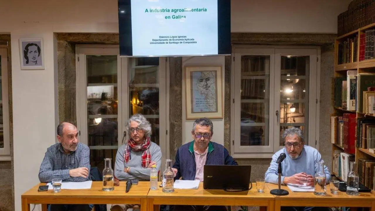 Branco, Cabarcos, L&oacute;pez e Da Cal, esta cuarta feira, en Compostela. (Foto: Arxina)