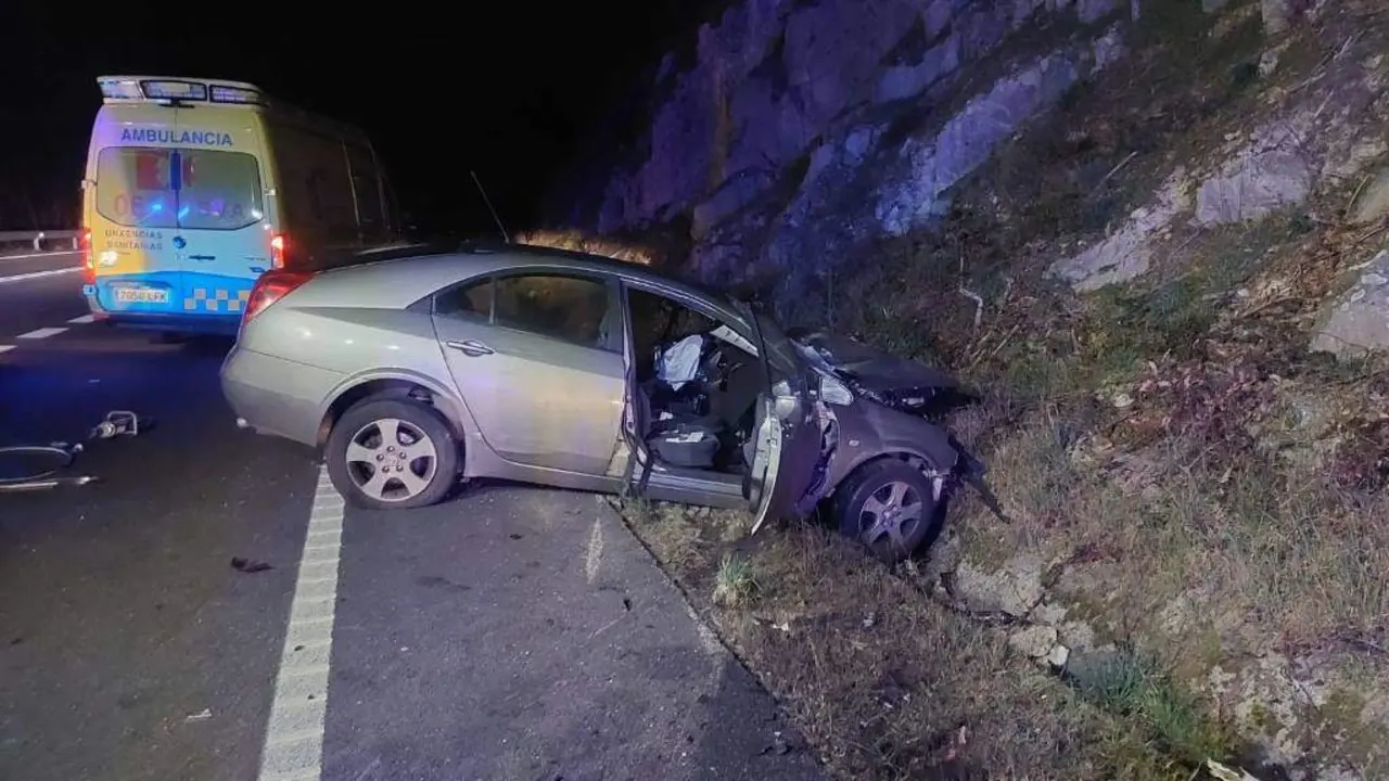 Un dos veh&iacute;culos implicados no accidente mortal de Pant&oacute;n.