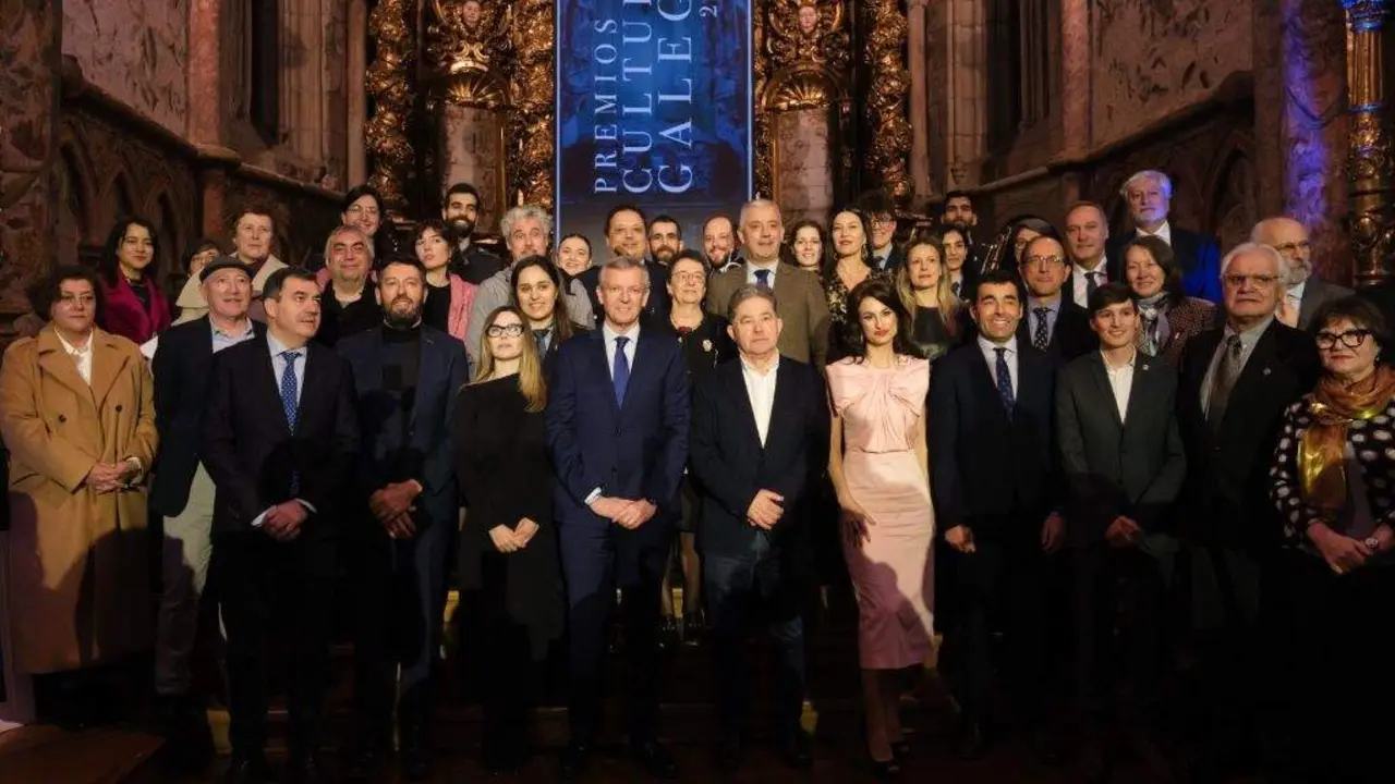 Alfonso Rueda, Fern&aacute;ndez Lores e Yolanda Casta&ntilde;o, no centro (Foto: N&oacute;s Diario)