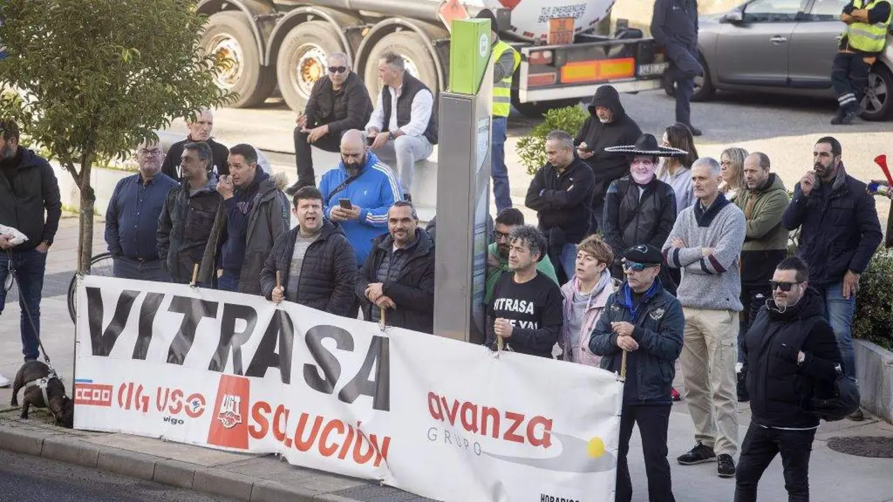 Protesta do persoal de Vitrasa, o pasado 31 de xaneiro, fronte ao Auditorio Mar de Vigo. (Foto: Javier V&aacute;zquez / Europa Press)