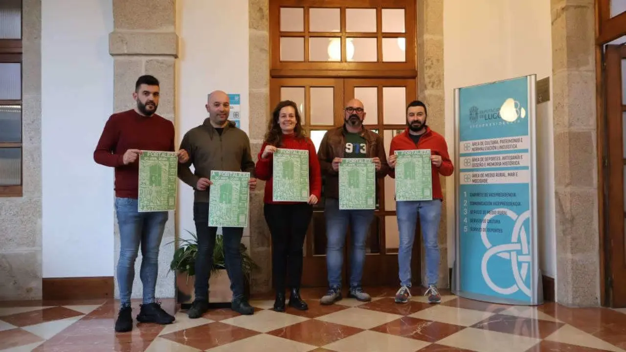 Efr&eacute;n Castro e Iria Castro -segunda e terceira pola dereita, respectivamente-, no acto de presentaci&oacute;n do certame. (Foto: Vicepresidencia Deputaci&oacute;n de Lugo).