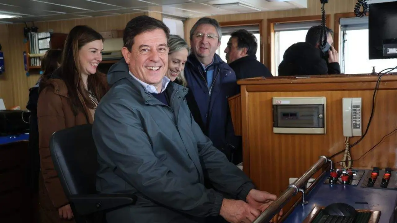 O candidato do PSdeG &aacute; Presidencia da Xunta da Galiza, Jos&eacute; Ram&oacute;n g&oacute;mez Besteiro, esta segunda feira, en Celeiro, Burela (A Mari&ntilde;a). (Foto: N&oacute;s Diario)