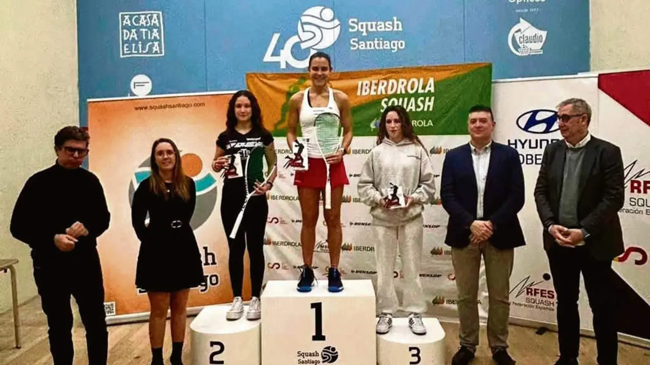 Dom&iacute;nguez, no alto do podio. (Foto: Concello de Ames).