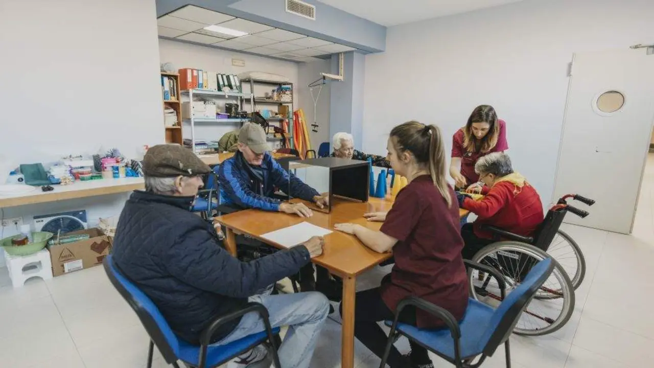 M&aacute;is de 37.000 persoas perciben pensi&oacute;ns non contributivas na Galiza. (Foto: Europa Press)