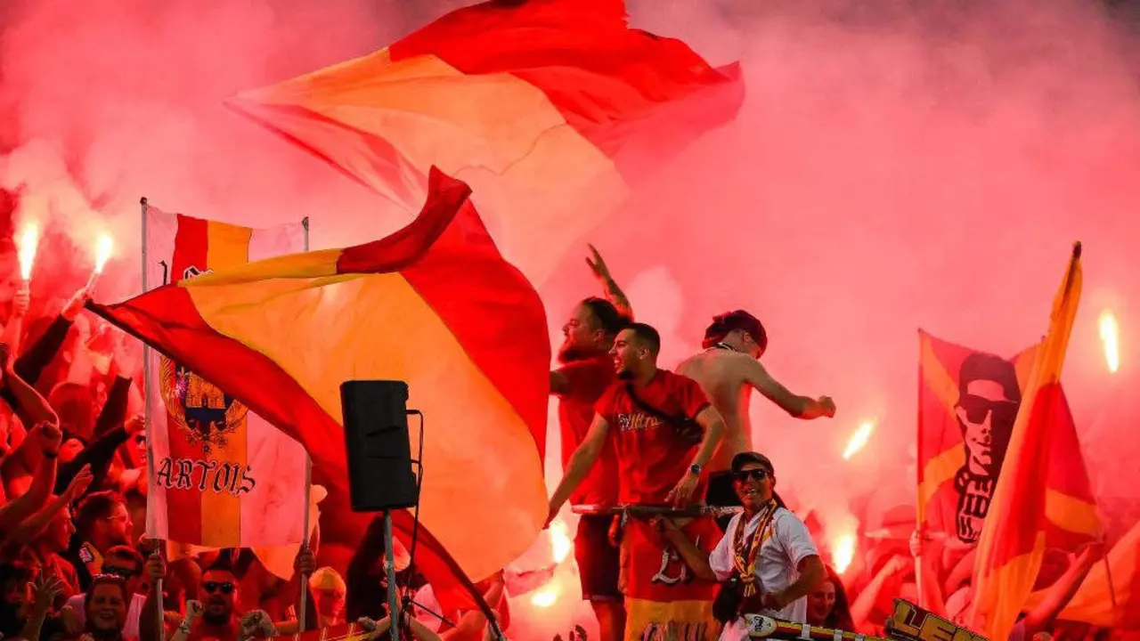 A pesar de todos os avances dos &uacute;ltimos anos, a homofobia contin&uacute;a viva e presente en moitas bancadas futbol&iacute;sticas. (Foto: Europa Press).