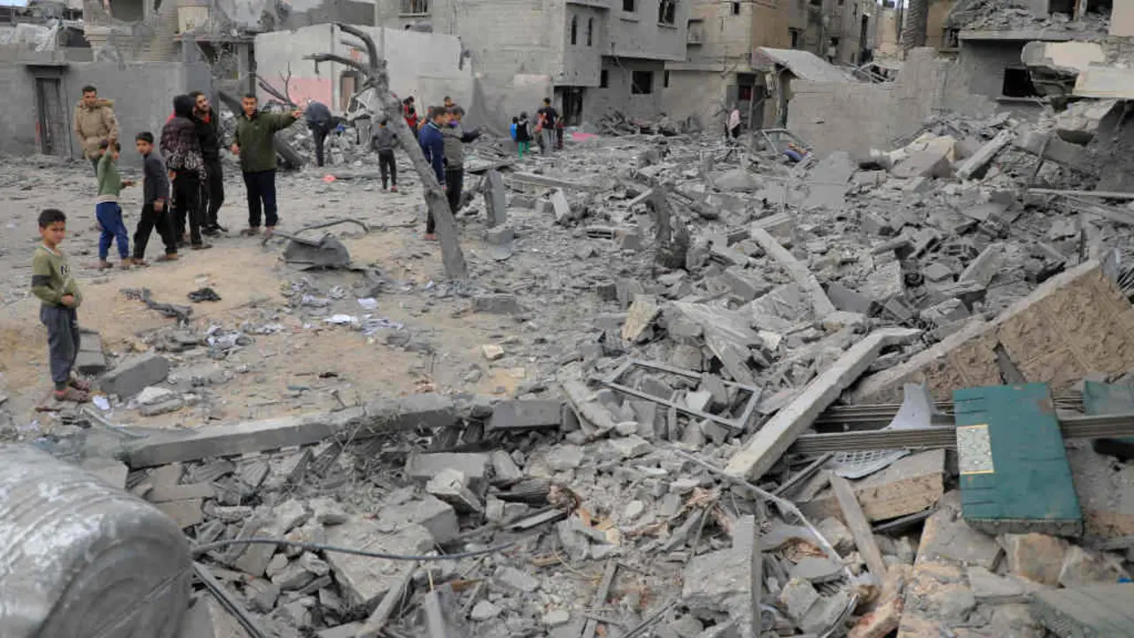 ns_check_the_rubble_of_building_destroyed_in