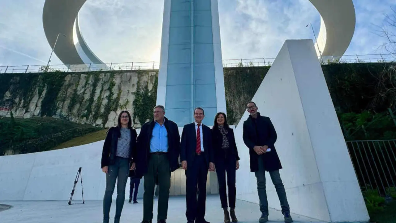 Abel Caballero (no centro) durante unha visita ao Halo (Foto: Concello de Vigo).