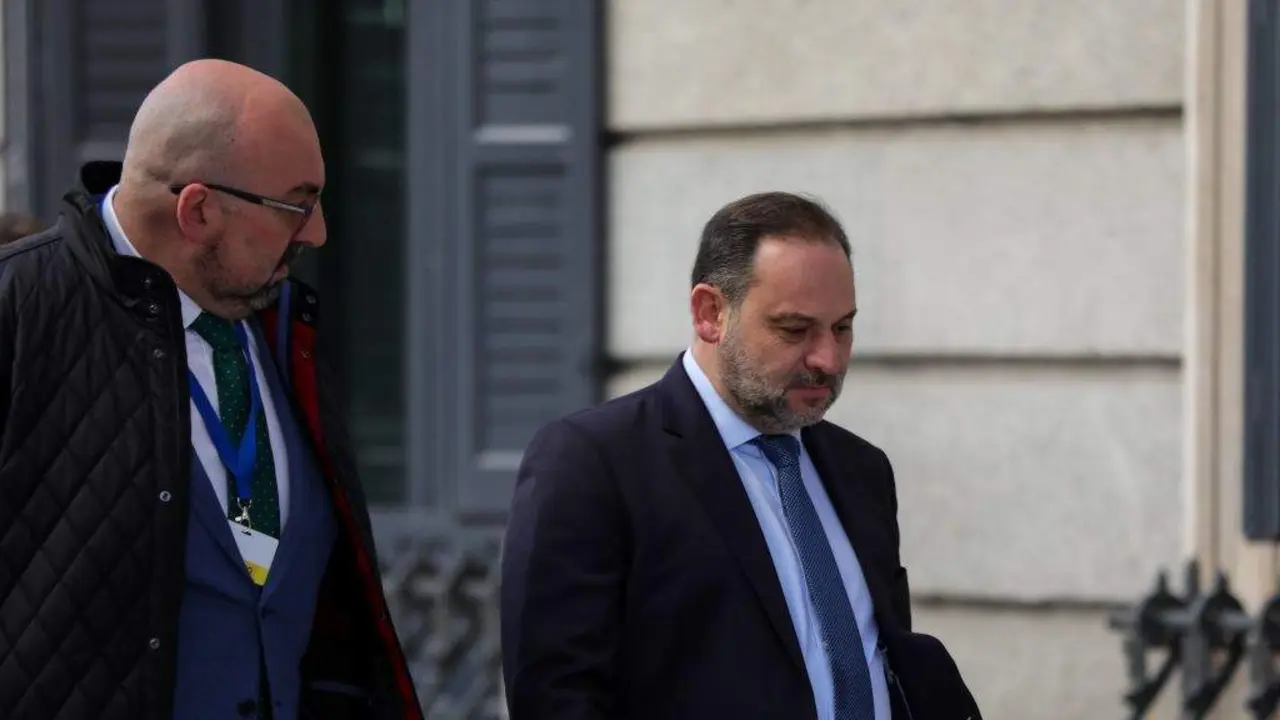 Koldo Garc&iacute;a e Jos&eacute; Luis &Aacute;balos, chegando ao Congreso en xaneiro de 2020. (Foto: Jes&uacute;s Hell&iacute;n / Europa Press)