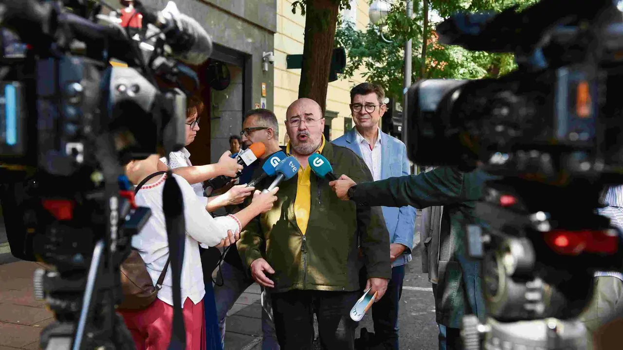 O presidente de Uni&oacute;ns Agrarias, Roberto Garc&iacute;a, atendeu os medios antes de declarar na Audiencia Nacional o 22 de xu&ntilde;o de 2023 (Foto: Gustavo Valiente / Europa Press).
