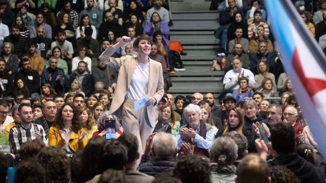 Ana Pont&oacute;n durante o feche de campa&ntilde;a do 18-F en Compostela. (Foto: Arxina).