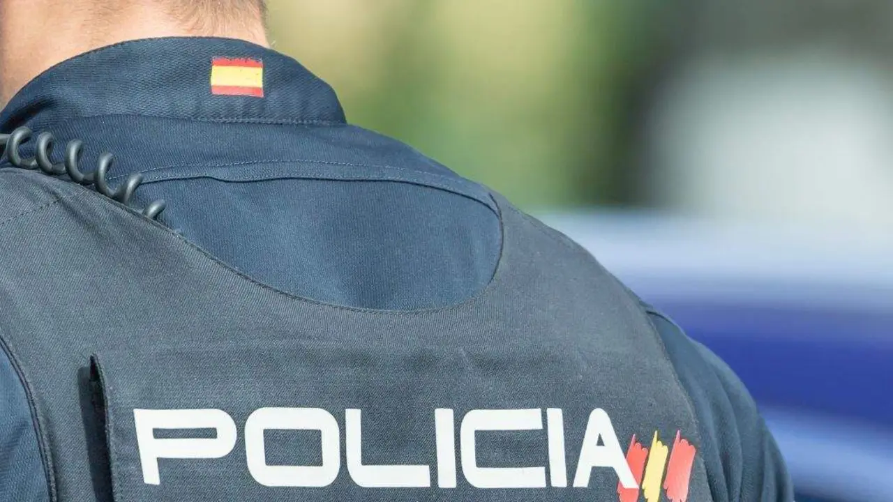 Un axente da Polic&iacute;a Nacional (Foto: N&oacute;s Diario).