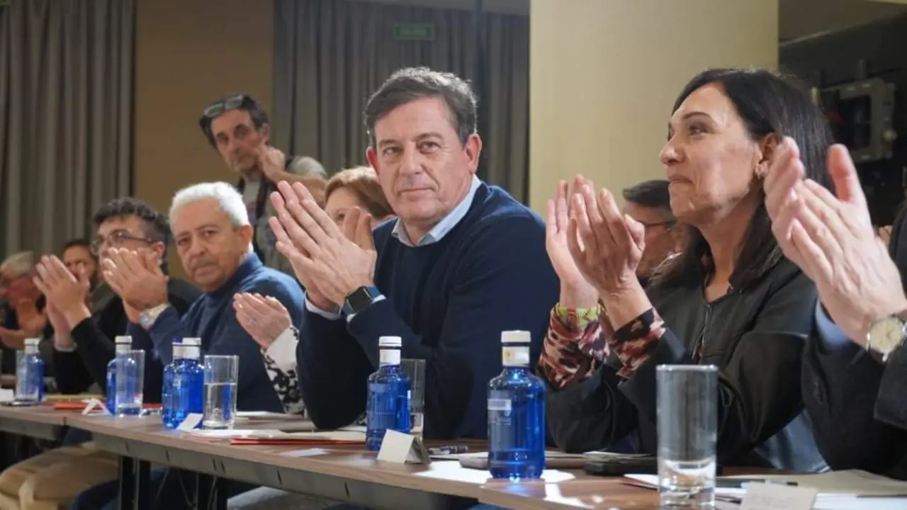 Jos&eacute; Ram&oacute;n G&oacute;mez Besteiro (no centro), nunha xuntanza do Comit&eacute; Nacional do PSdeG decorrida en xaneiro de 2024. (Foto: N&oacute;s Diario)