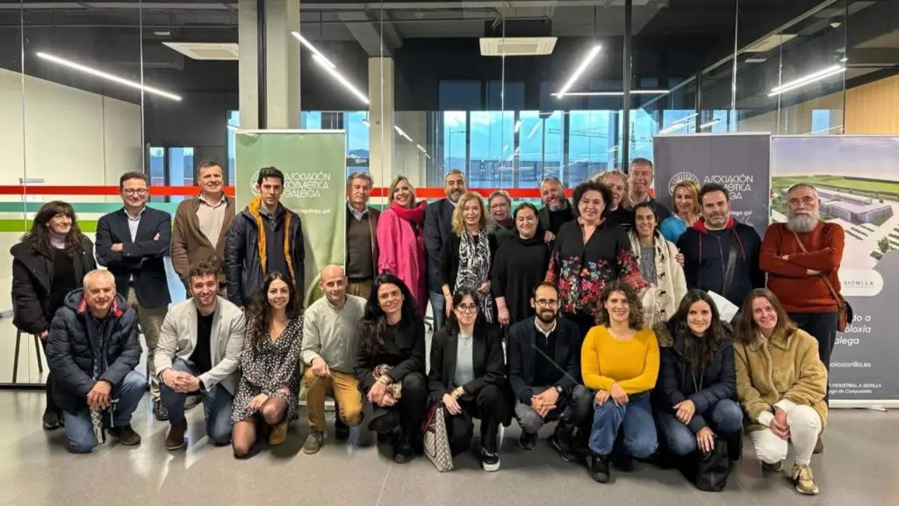 Representantes das empresas que conforman desde o pasado marzo a Asociaci&oacute;n Cosm&eacute;tica Galega (ACG). (Foto: Bioga)