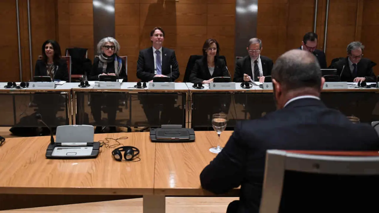 A Comisi&oacute;n de Venecia nunha xuntanza no Senado espa&ntilde;ol. (Foto: Fernando S&aacute;nchez / Europa Press)