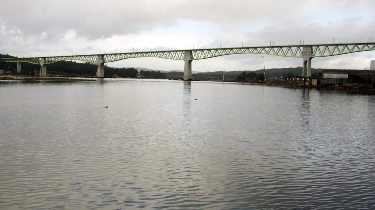 Viaduto sobre o r&iacute;o Ulla (Foto: Europa Press).