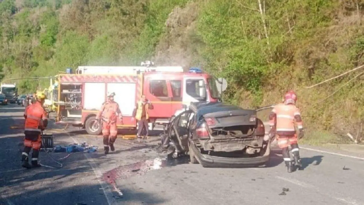 O veh&iacute;culo sinistrado en Pant&oacute;n. (Foto: Europa Press)